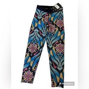 NWT Nike Pro XS Crop leggings.